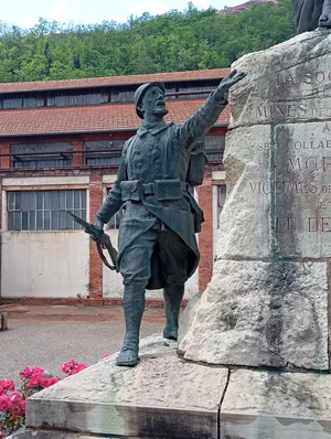 Monument aux Morts du puit Couriot à Saint-Étienne