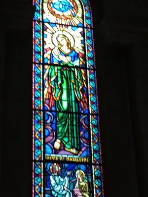 Vitrail Baie D : Sainte-Marie-Madeleine dans la Cathédrale de Saint-Étienne