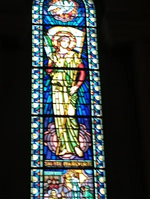 Vitrail Baie J : Sainte-Marguerite d'Antioche dans la Cathédrale de Saint-Étienne