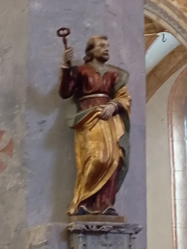 Statue de Saint-Pierre dans l'Église Saint-Galmier de Église Saint-Galmier