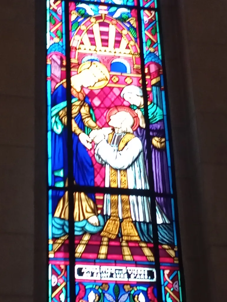 Vitrail Baie C : Saint Jean-Baptiste-Marie Vianney dans la Cathédrale de Saint-Étienne