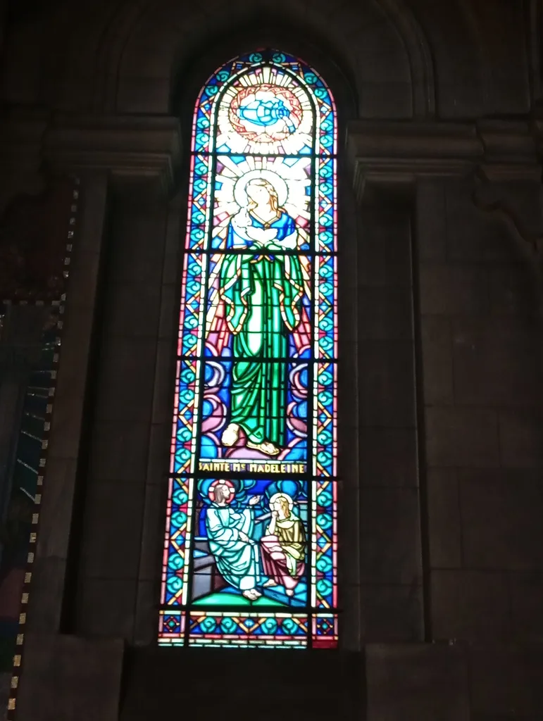 Vitrail Baie D : Sainte-Marie-Madeleine dans la Cathédrale de Saint-Étienne