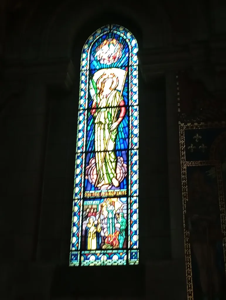 Vitrail Baie J : Sainte-Marguerite d'Antioche dans la Cathédrale de Saint-Étienne