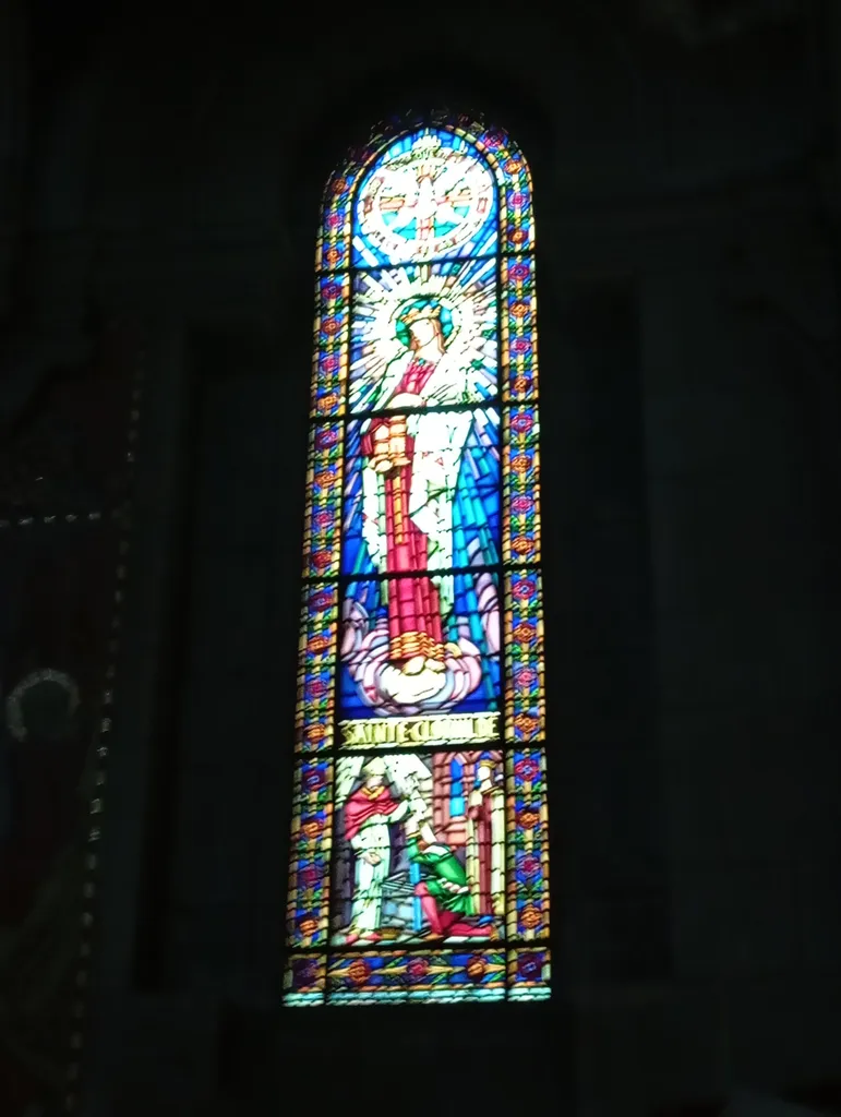 Vitrail Baie L : Sainte-Clotilde dans la Cathédrale de Saint-Étienne