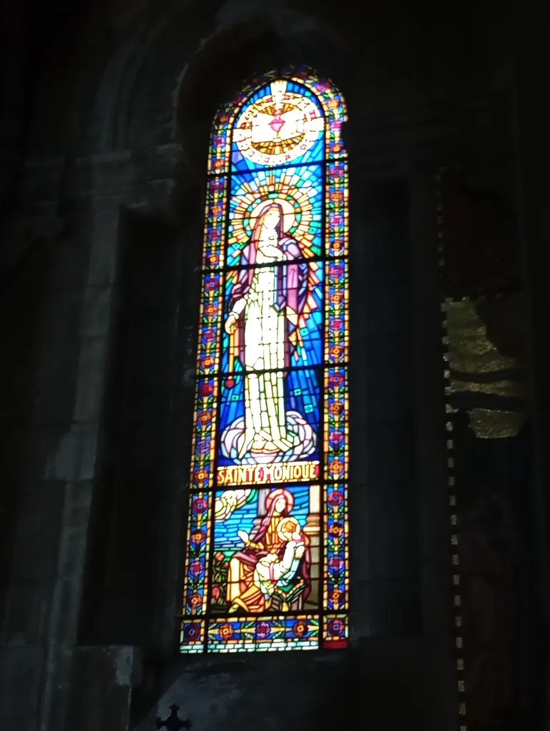 Vitrail Baie N : Sainte-Monique dans la Cathédrale de Saint-Étienne